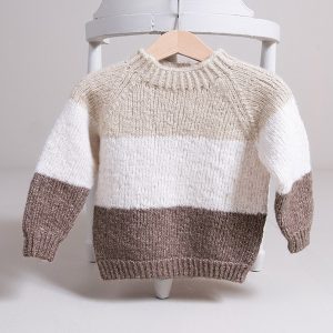 Strikkegenser Vårstriper - garnpakke fra Bluum i Fluffy