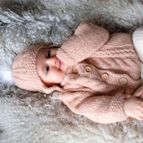 Strikkejakke Flette m/lue - garnpakke fra Bluum i Fluffy