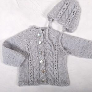 Strikkejakke Flette m/lue - garnpakke fra Bluum i Fluffy