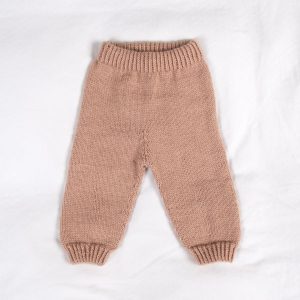 Strikkebukse Kamelia - garnpakke fra Bluum i Sunset in Sahara