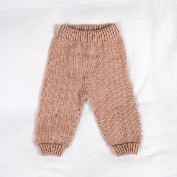 Strikkebukse Kamelia - garnpakke fra Bluum i Sunset in Sahara