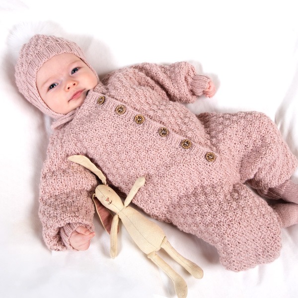 Strikkedress Hompetitten - garnpakke i Bluum Pure Eco Baby Wool