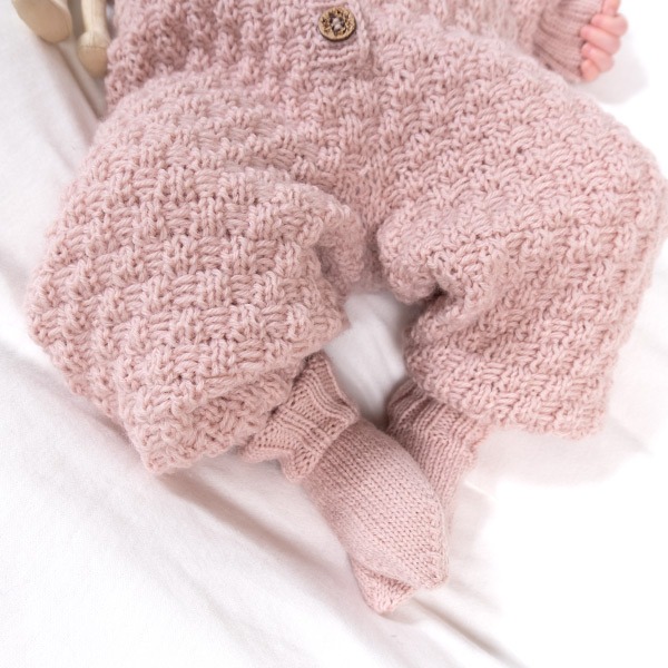 Strikkedress Hompetitten - garnpakke i Bluum Pure Eco Baby Wool
