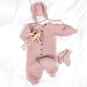 Strikkedress Hompetitten - garnpakke i Bluum Pure Eco Baby Wool