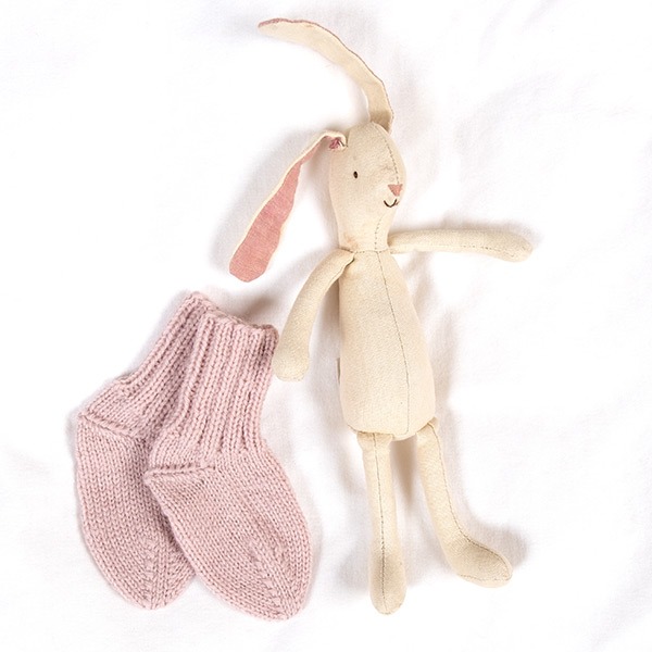 Strikkedress Hompetitten - garnpakke i Bluum Pure Eco Baby Wool