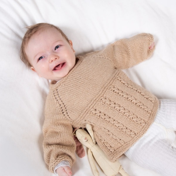 Strikkegenser Kamilla - garnpakke fra Bluum i Sunset in Sahara