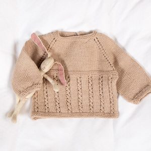 Strikkegenser Kamilla - garnpakke fra Bluum i Sunset in Sahara