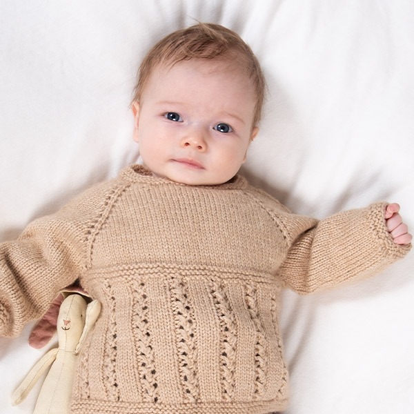 Strikkegenser Kamilla - garnpakke fra Bluum i Sunset in Sahara