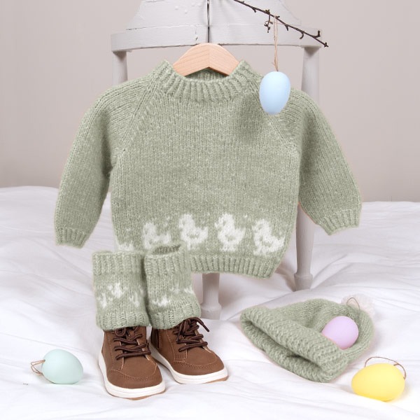 Strikkegenser Lille Kylling m/lue og leggvarmere - garnpakke fra Bluum i Fluffy og Faerytale