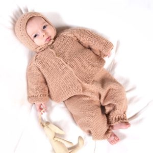 Strikkesett Kamelia med bukse ensfarget - garnpakke fra Bluum i Sunset in Sahara