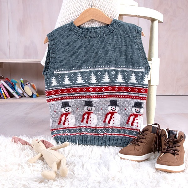 Bluum-strikk-Julevest-5-frg-3.jpeg Strikkevest Julevest 5 frg - garnpakke i Bluum Soft Merino Ull