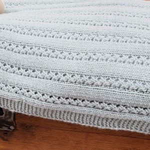 Strikk Vognteppe Ida - garnpakke i Bluum Soft Merino Ull