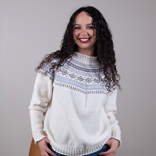 Strikkegenser-Ingrid-til-dame-6.jpeg Strikkegenser Ingrid til dame - garnpakke i Bluum Soft Merino Ull