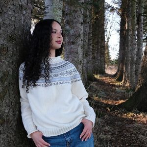 Strikkegenser Ingrid til dame - garnpakke i Bluum Soft Merino Ull