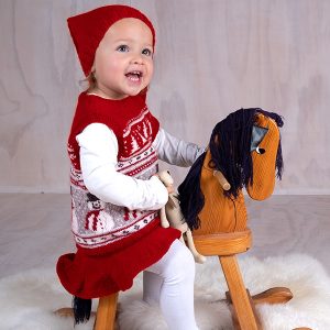 Strikkesett Julevest 4 frg m/skjørt og nisselue - garnpakke i Bluum Soft Merino Ull