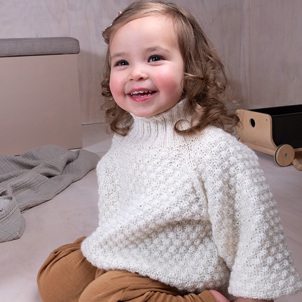 Strikkegenser-Hompetitten-barn-4-1-1-1.jpeg Strikkegenser Hompetitten barn - garnpakke i Bluum Pure Eco Baby Wool