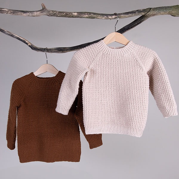 Strikkegenser Hugo med lue flere farger - garnpakke i Bluum Soft Merino Ull