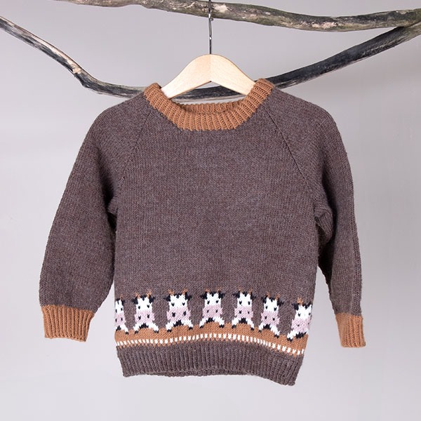 Strikkegenser-Nysgjerrige-kyr-1.jpeg Strikkegenser Nysgjerrige kyr - garnpakke i Bluum Soft Merino Ull