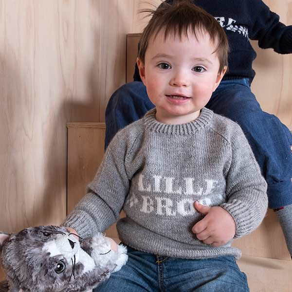 Strikkegenser Lillebror - garnpakke i Bluum Pure Eco Baby Wool