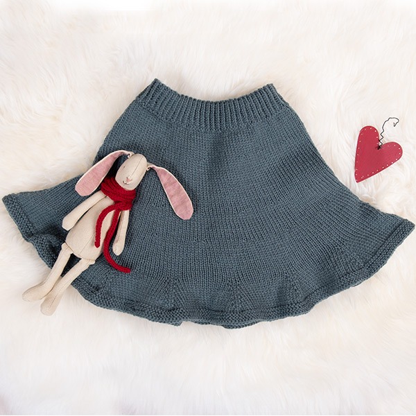 Strikkesett Julevest 5 frg m/skjørt og nisselue - garnpakke i Bluum Soft Merino Ull
