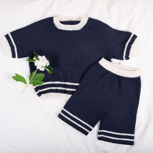 Strikkesett Matros med t-skjorte og shorts - garnpakke i Bluum Pure Eco Baby Wool