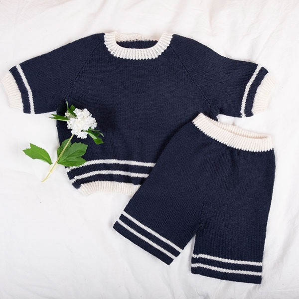 Bluum-strikk-Matros-sett-ms-7-1.jpeg Strikkesett Matros med t-skjorte og shorts - garnpakke i Bluum Pure Eco Baby Wool