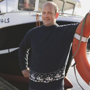 Strikkegenser Fiskebåt til herre i Grå-farger - garnpakke i Bluum Pure Eco Baby Wool