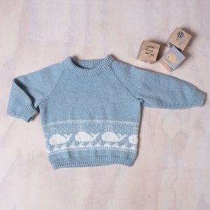 Strikkegenser Hval - garnpakke i Bluum Pure Eco Baby Wool