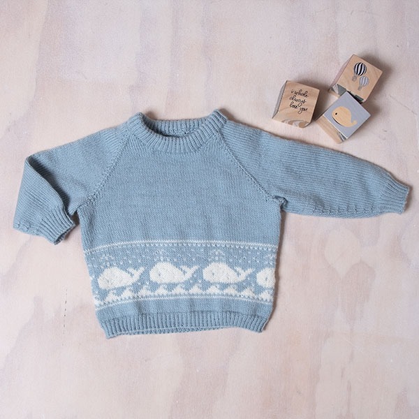 Strikkegenser Hval - garnpakke i Bluum Pure Eco Baby Wool