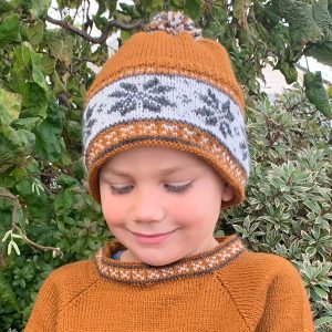 Strikkesett Åttebladsrose genser med lue - garnpakke i Bluum Pure Eco Baby Wool