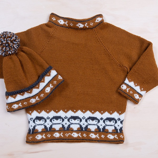 Bluum-strikkegenser-Pingvine-2-3-2-1-1-1.jpeg Strikkesett Pingvin genser med lue - garnpakke i Bluum Pure Eco Baby Wool