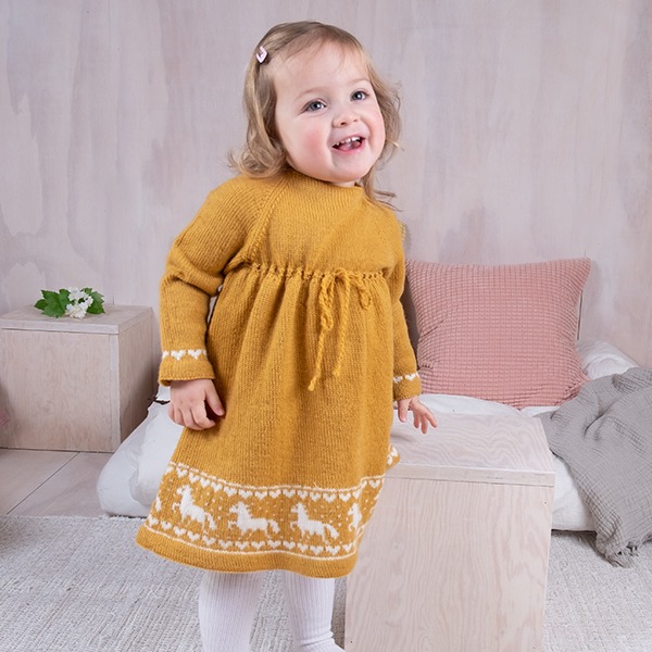Strikkekjole Hest - garnpakke i Bluum Pure Eco Baby Wool