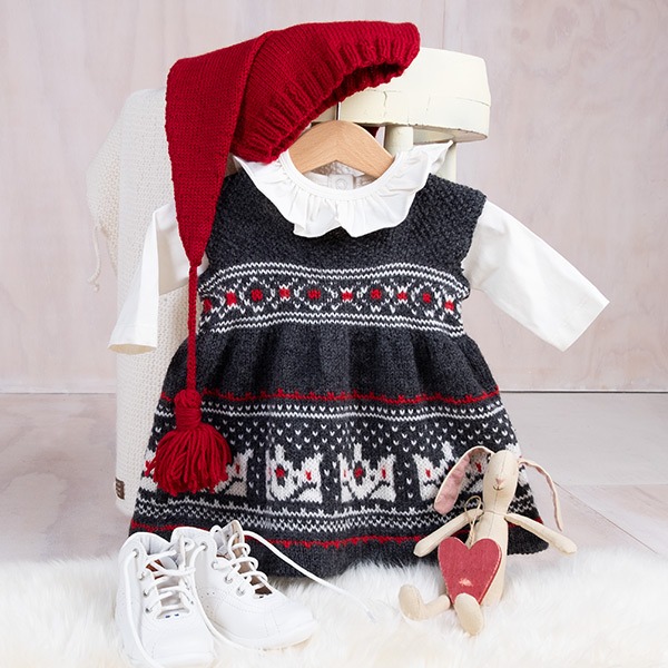 Bluum-strikkekjole-Krone-sta-4.jpeg Strikkekjole - Kronestakken med nisselue i Buum Pure Eco Baby Wool