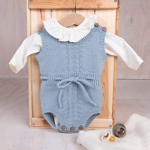 Strikkeromper Hardanger med bånd 2 stk - garnpakke i Bluum Pure Eco Baby Wool