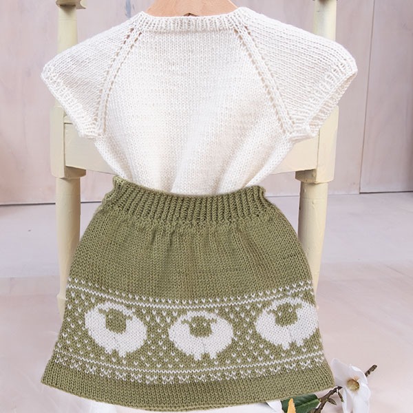 Bluum-strikkeskjrt-og-topp-5-1.jpeg Strikkeskjørt Billebæ med topp - garnpakke i Bluum Pure Eco Baby Wool