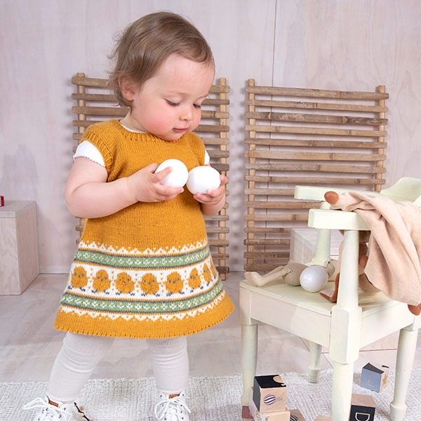 Strikketunika Kyllinger med strømper - garnpakke i Bluum Soft Merino Ull