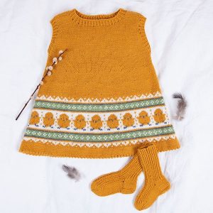 Strikketunika Kyllinger med strømper - garnpakke i Bluum Soft Merino Ull