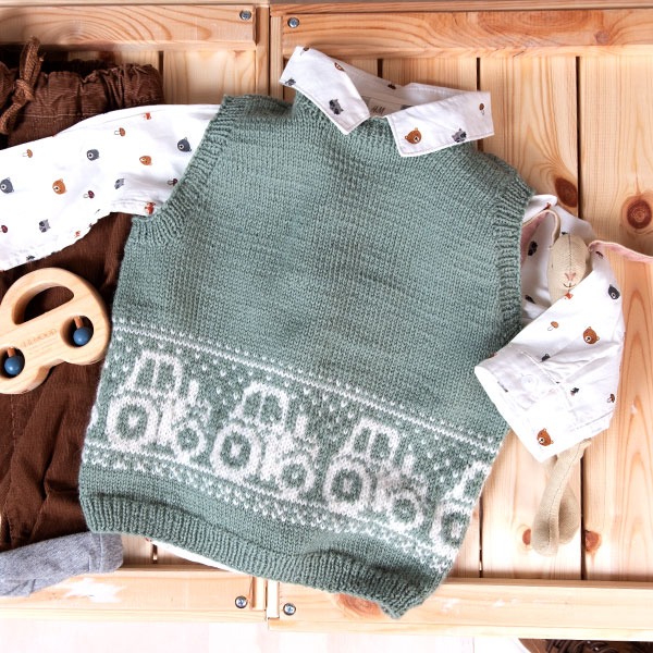 Strikkevest Traktor - garnpakke i Bluum Pure Eco Wool