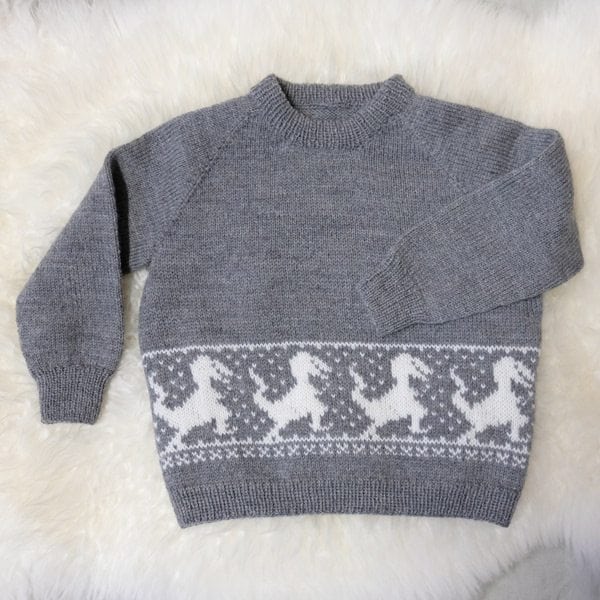 Strikkegenser Dinosaur - garnpakke i Bluum Pure Eco Baby Wool