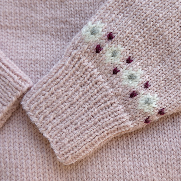 Strikkegenser Klokkeblomst - garnpakke i Bluum Pure Eco Baby Wool