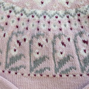 Strikkegenser Klokkeblomst - garnpakke i Bluum Pure Eco Baby Wool
