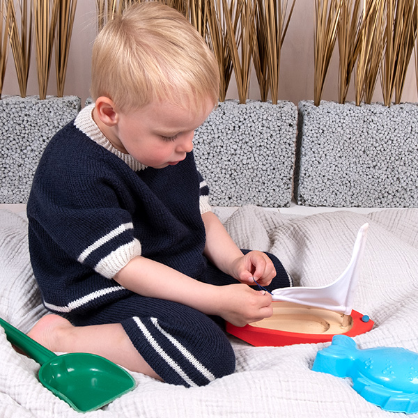 Strikkesett Matros med t-skjorte og shorts - garnpakke i Bluum Pure Eco Baby Wool
