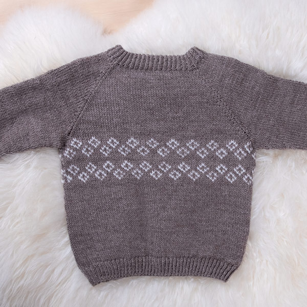 Strikkegenser Lillesøster - garnpakke i Bluum Pure Eco Baby Wool