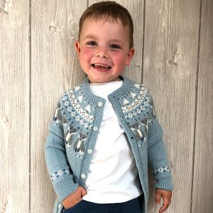 Strikkejakke Rev - garnpakke i Bluum Pure Eco Baby Wool