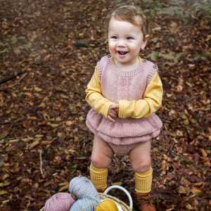 Strikkeromper Hardanger med rysjer - garnpakke i Bluum Pure Eco Baby Wool