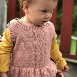 Strikkeromper Hardanger med rysjer - garnpakke i Bluum Pure Eco Baby Wool