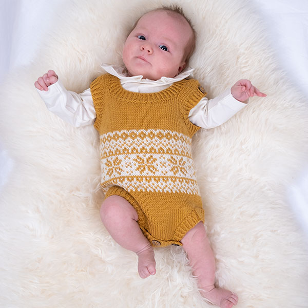 Strikkebodyer Stjerne 2 stk - garnpakke i Bluum Pure Eco Baby Wool