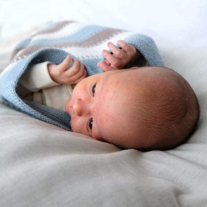 Strikk Kosepose striper blå - garnpakke i Bluum Pure Eco Baby Wool