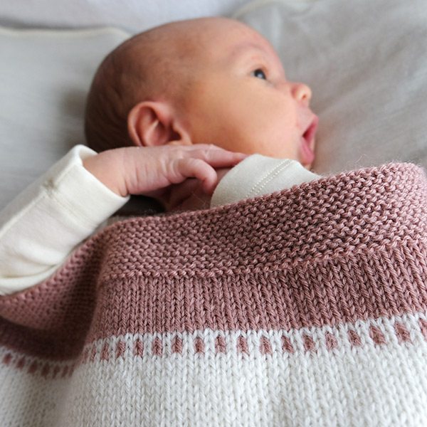 Strikk Kosepose striper rosa - garnpakke i Bluum Pure Eco Baby Wool