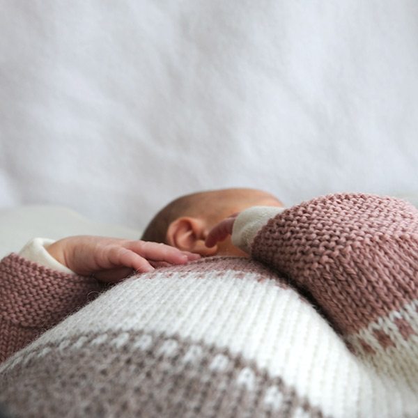 Strikk Kosepose striper rosa - garnpakke i Bluum Pure Eco Baby Wool